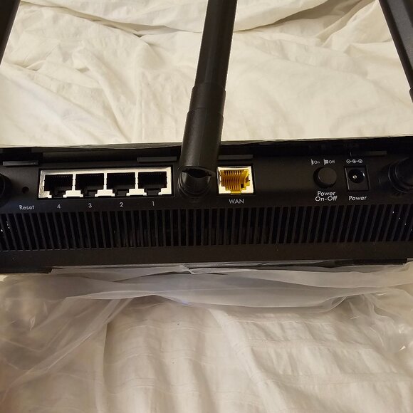 Netgear Nighthawk AC1750 Wifi Router - R6700 - Picture 10 of 10